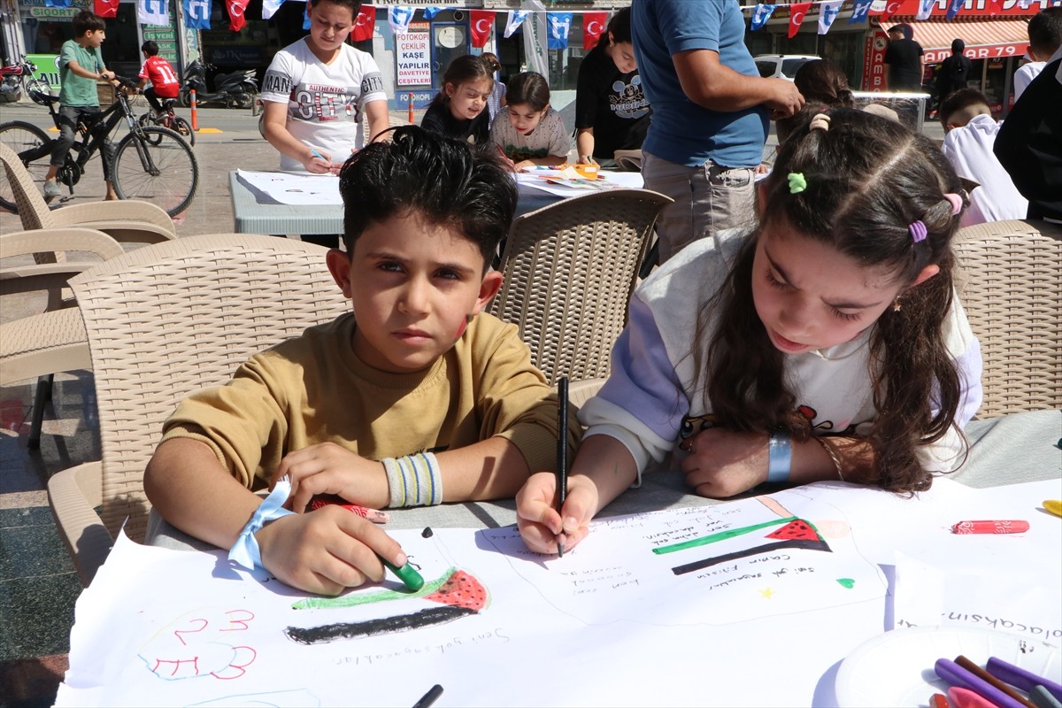 Kilis'te İsrail'in Filistin'e yönelik saldırılarına tepki göstermek ve farkındalık oluşturmak...