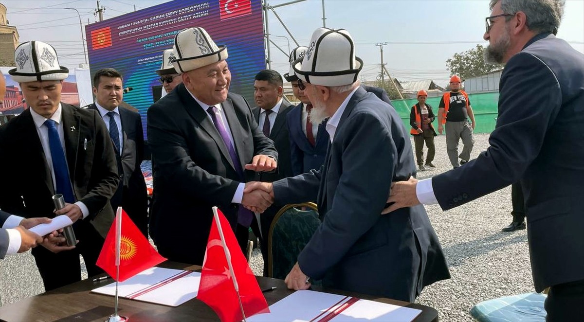 Kırgızistan'ın Oş Bölgesi'nde Gaye Uluslararası Vakfının desteği ile inşa edilecek "İmam Serahsi...