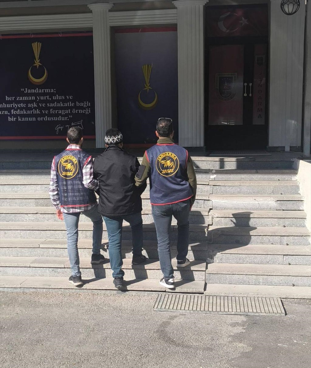 Kırıkkale'de haklarında kesinleşmiş hapis cezası bulunan 3 firari yakalandı.