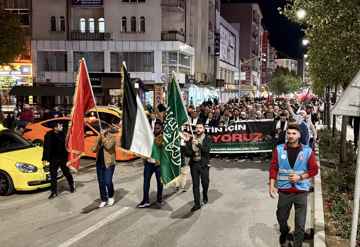 Kırşehir'de, ablukayı kırmak ve insani yardım ulaştırmak amacıyla Gazze'ye doğru yol alan Küresel...