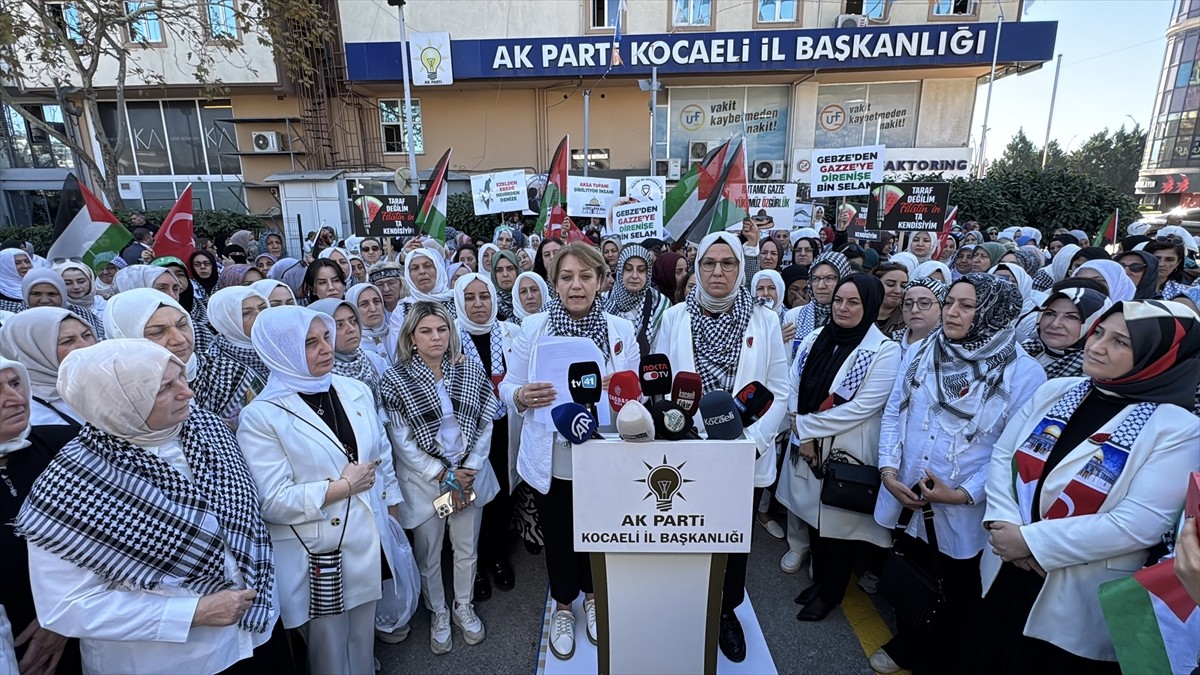 Kocaeli'de AK Parti Kadın Kolları tarafından "Gazze için Sessiz Çığlık" etkinliği düzenlendi. Türk...