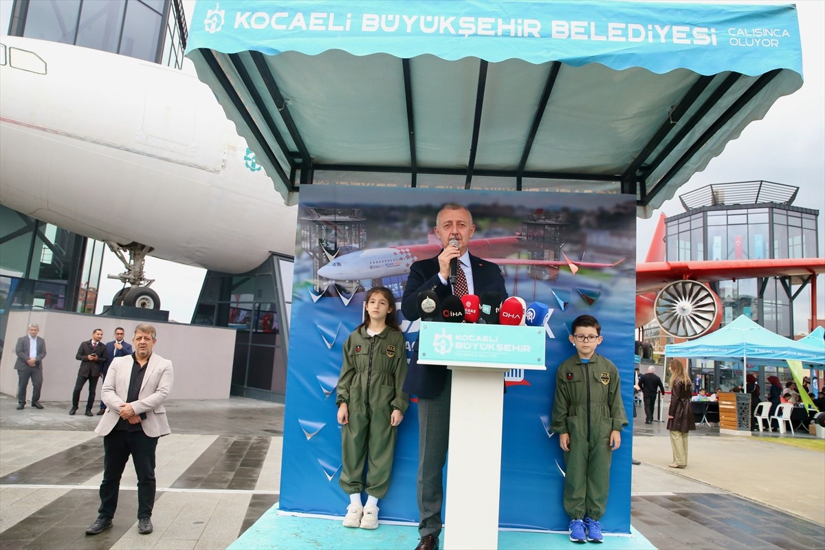 Kocaeli'de havacılık ve bilim merkezine dönüştürülen atıl durumdaki uçak, düzenlenen törenle...