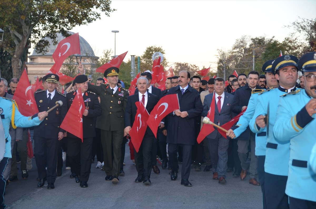 Konya'da, Cumhuriyet'in 102. yıl dönümü ve 29 Ekim Cumhuriyet Bayramı dolayısıyla fener alayı...