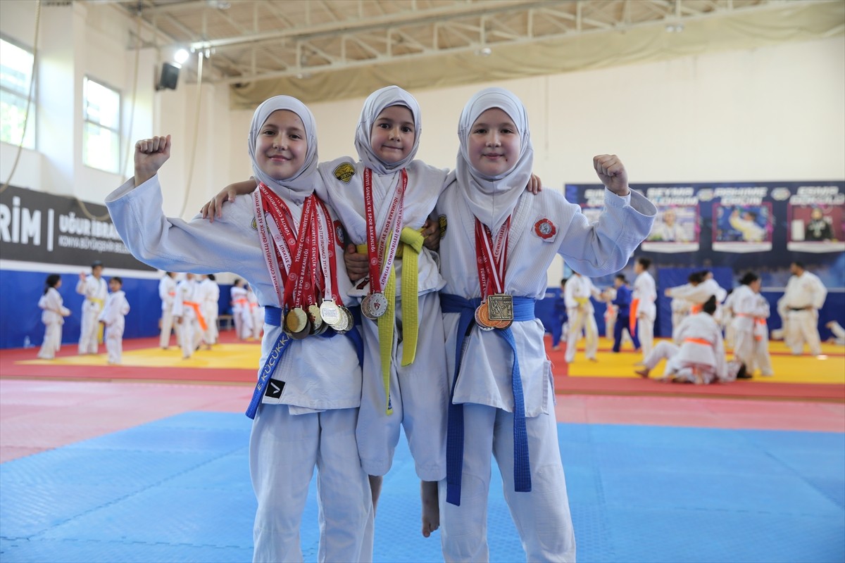 Konya'da judoya yönlendirilen üç kız kardeş, birbirlerine verdikleri destekle büyük başarılara...