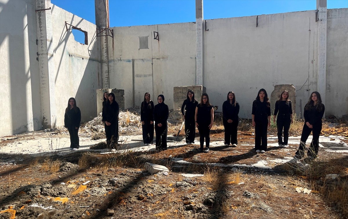 Kütahya'da lise öğrencileri, İsrail'in saldırıları altında bulunan Gazze'deki halka destek...