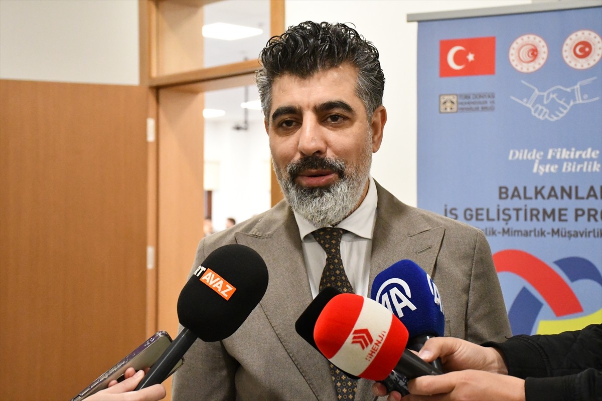 Kuzey Makedonya'nın başkenti Üsküp'te Türk Dünyası Mühendisler ve Mimarlar Birliğince (TDMMB) Türk...