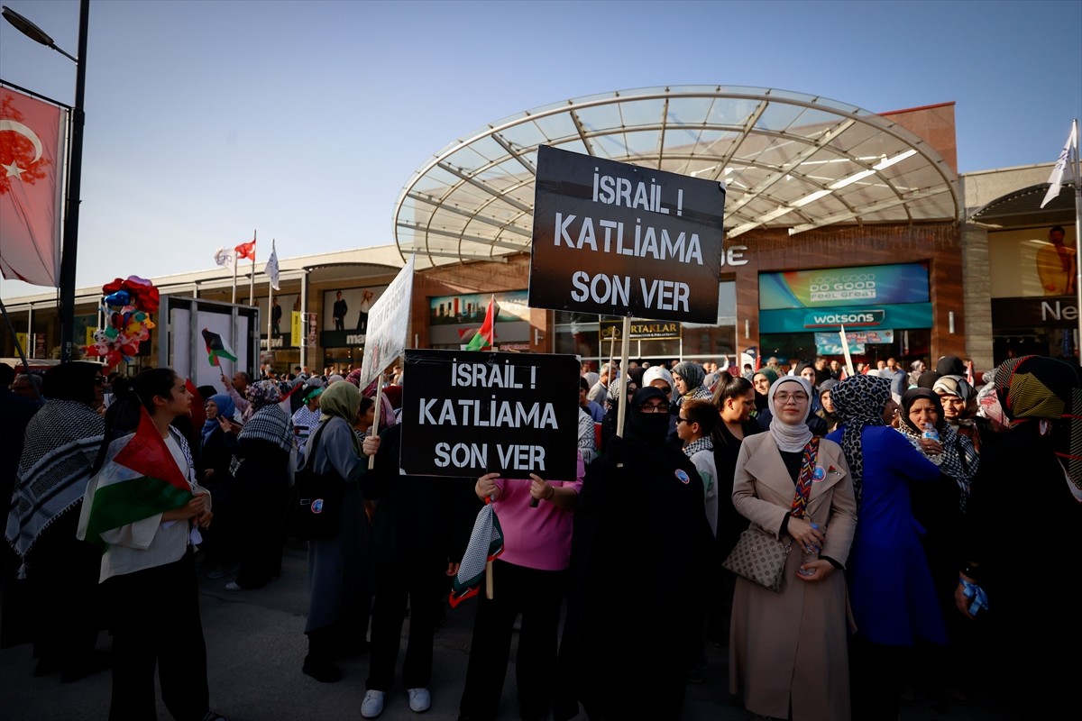 Malatya'da, İsrail'in Gazze ve Küresel Sumud Filosu'na yönelik saldırıları protesto edildi. İnönü...
