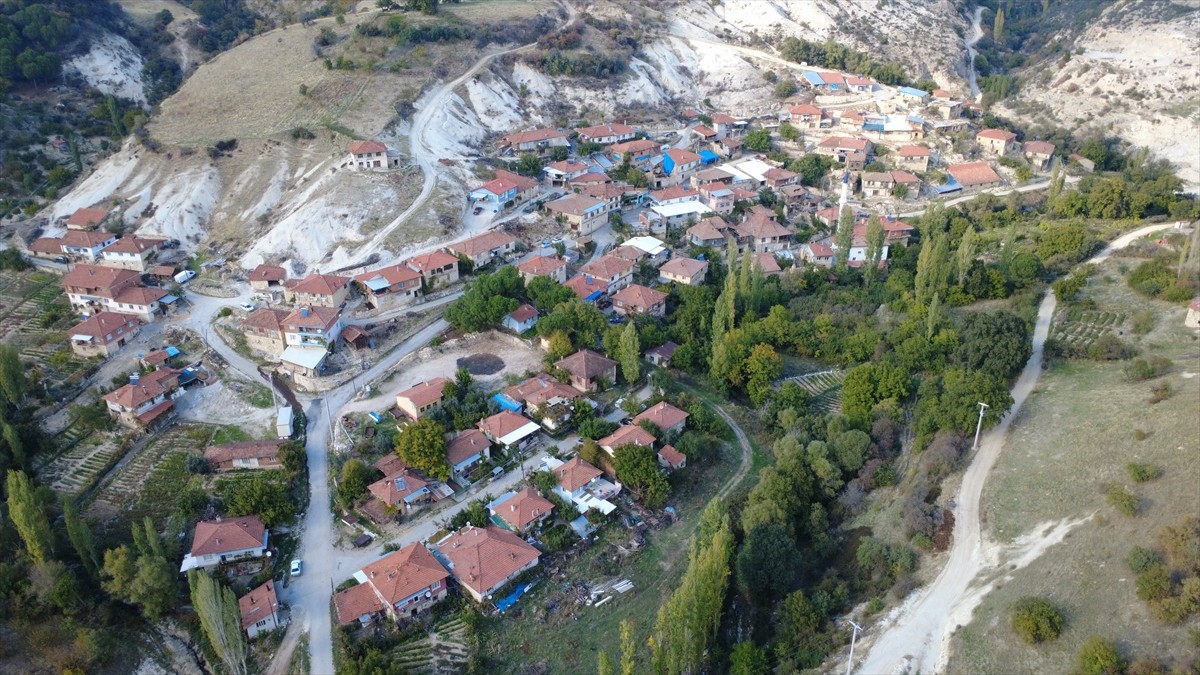 Manisa'nın Demirci ilçesinde yaşayan Hüseyin Sönmez, emekli olduktan sonra köyüne dönerek kurduğu...