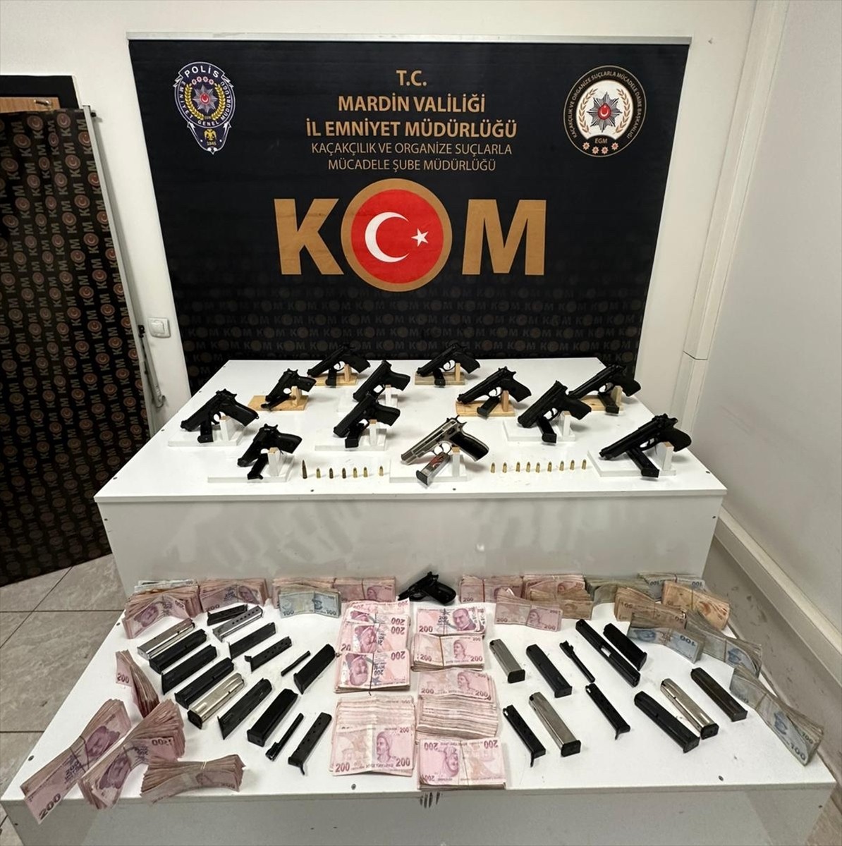 Mardin'in Kızıltepe ilçesinde 12 ruhsatsız tabanca ele geçirildi, 1 şüpheli tutuklandı.