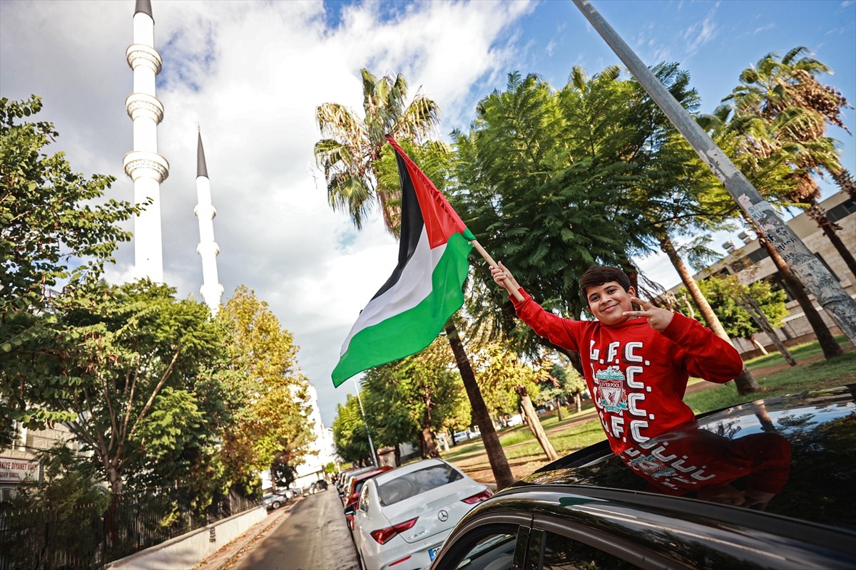 Mersin'de "Filistin İçin Büyük Özgürlük Konvoyu" etkinliği düzenlendi. Yenişehir ilçesimdeki...