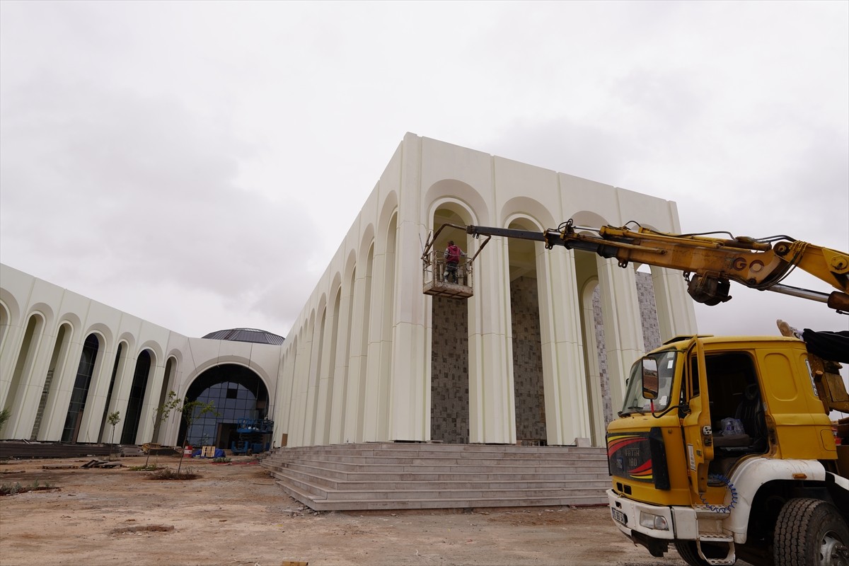 MHP Genel Başkanı Devlet Bahçeli tarafından Horasan Erenleri Dernekler Federasyonuna hibe edilen...