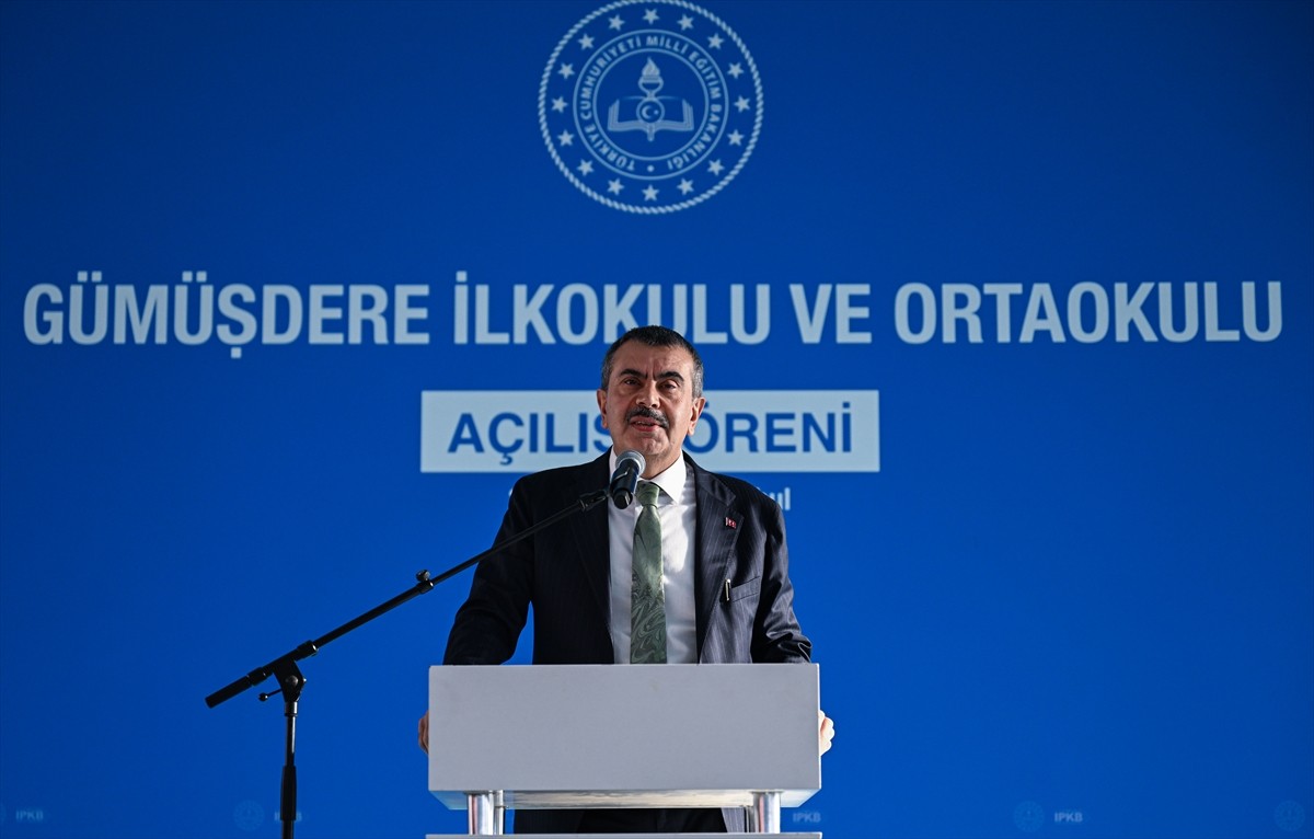 Milli Eğitim Bakanı Yusuf Tekin, Sarıyer'deki Gümüşdere İlkokulu ve Gümüşdere Ortaokulu'nun açılış...