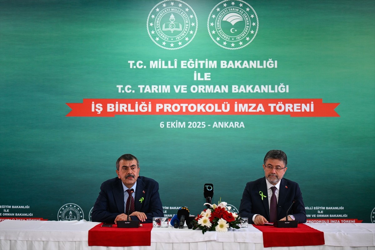 Milli Eğitim Bakanı Yusuf Tekin (Solda) ile Tarım ve Orman Bakanı İbrahim Yumaklı (Sağda), Beytepe...