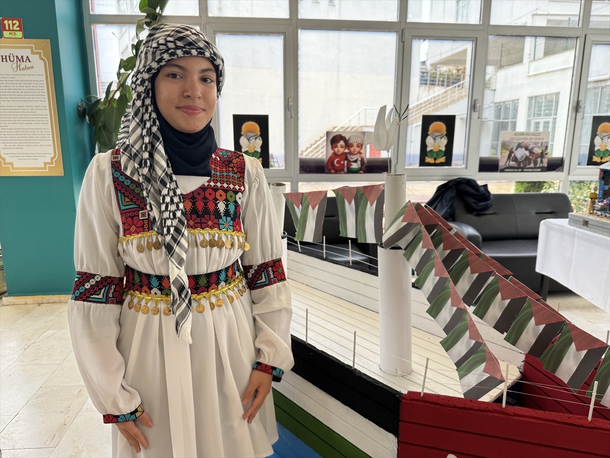 Milli Eğitim Bakanlığı öncülüğünde tüm okullarda eş zamanlı düzenlenen Filistin ve Gazze temalı...