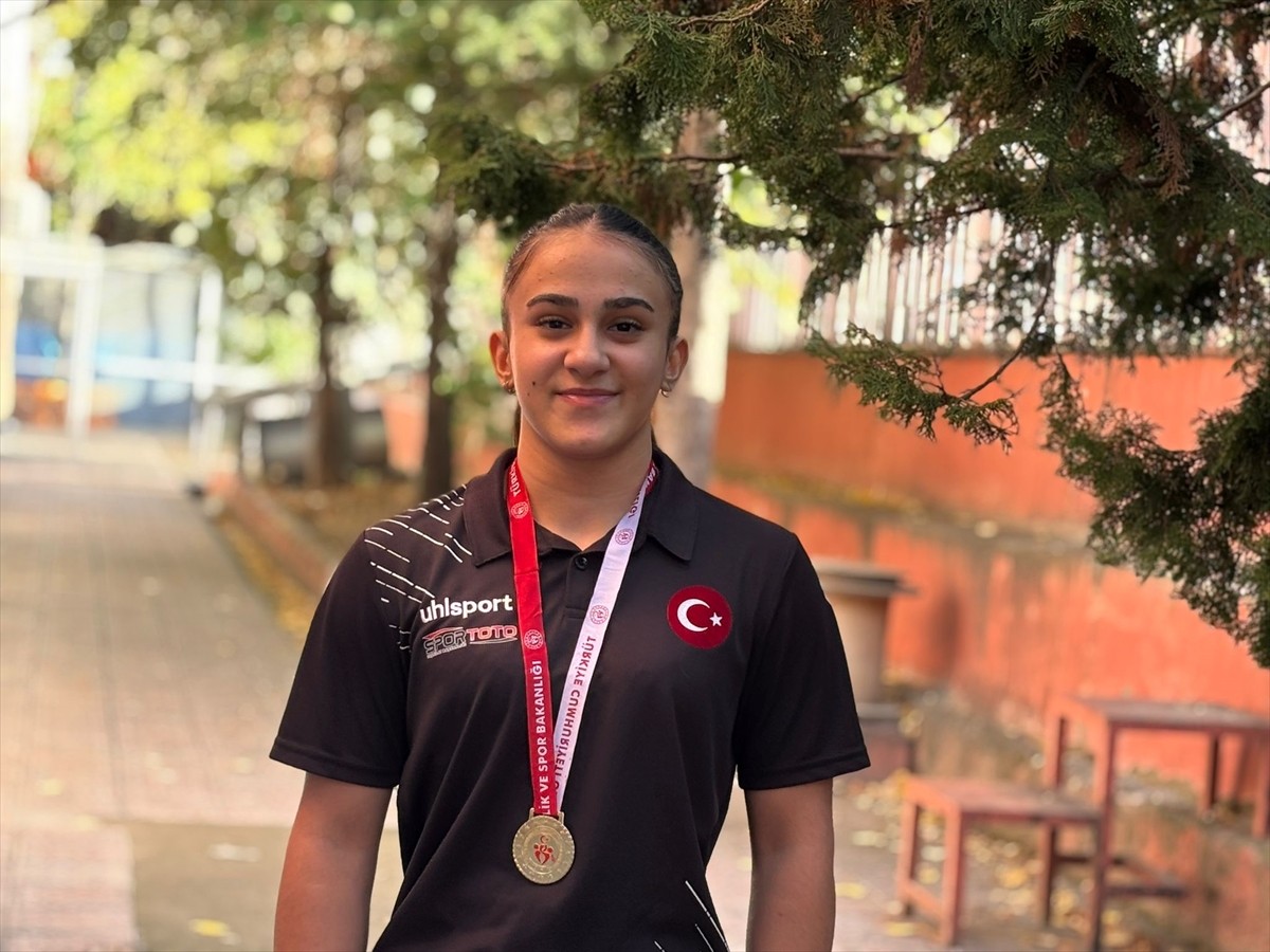 Milli halterci Türkan Beşikçi, Çin'de düzenlenecek 2026 Dünya Halter Şampiyonası'nda altın madalya...