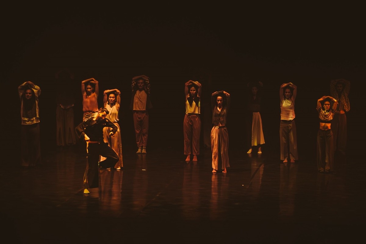 Modern dans "Deliriyum", İstanbul Devlet Opera ve Balesi (İDOB) modern dans topluluğu MDTistanbul...