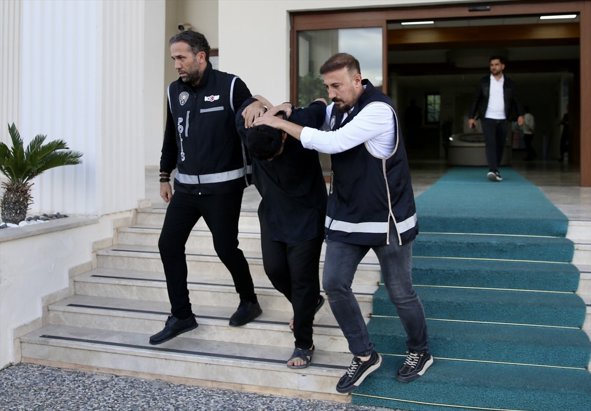 Muğla'nın Fethiye ilçesinde düzenlenen uyuşturucu operasyonunda polise ateş açan 2 şüpheli ile...