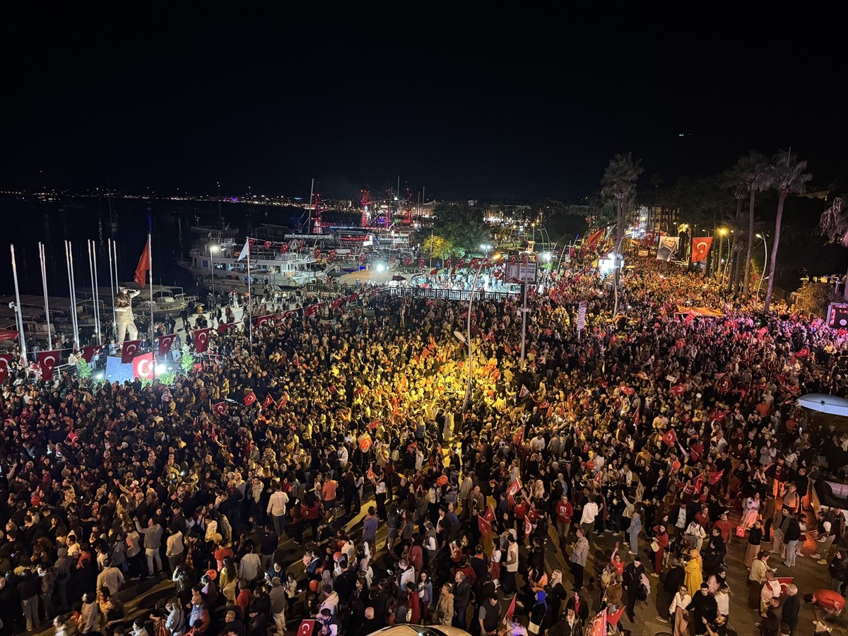 Muğla'nın Marmaris ilçesinde, Cumhuriyet'in 102. yıl dönümü ve 29 Ekim Cumhuriyet Bayramı...