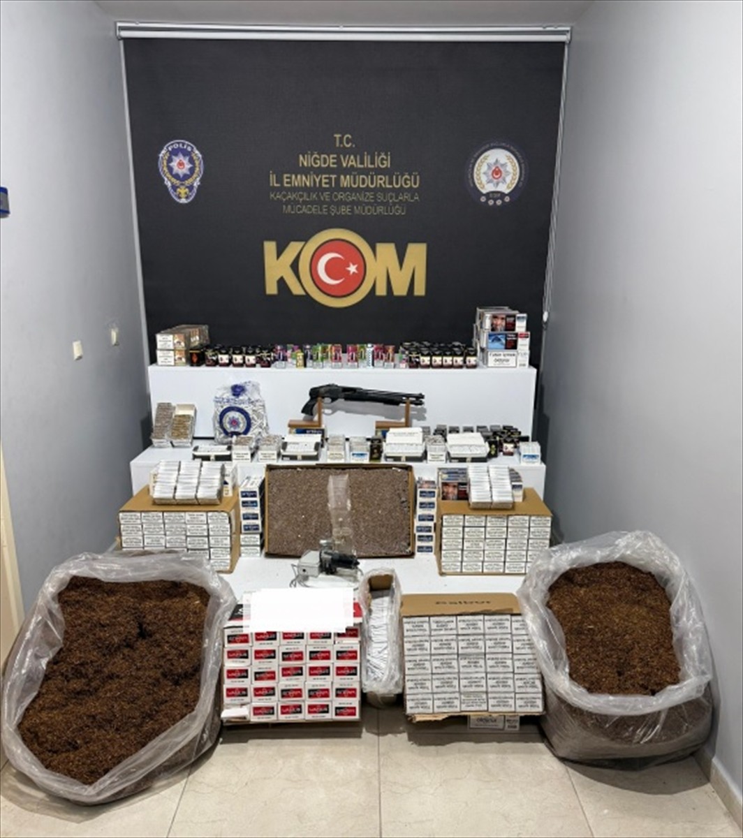 Niğde'de kaçakçılık operasyonunda 3 zanlı gözaltına alındı. Şüphelilerin ikamet, iş yerleri ve...