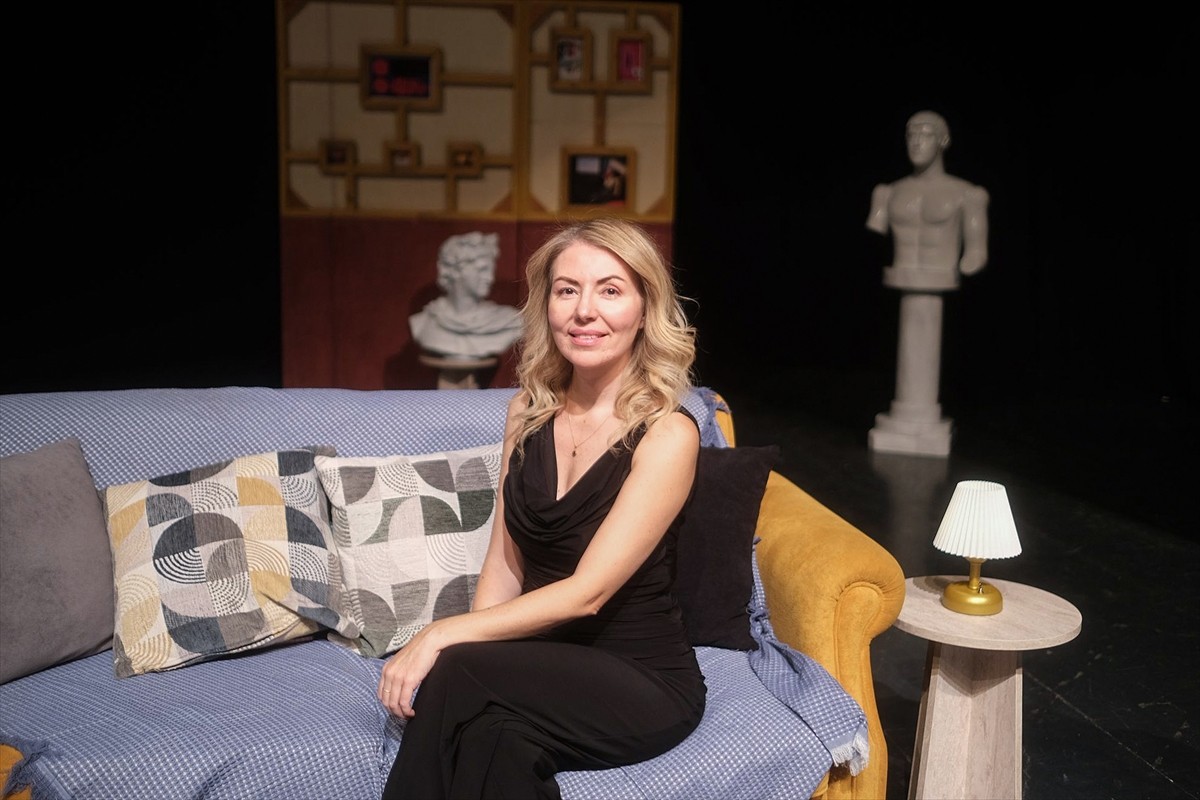 Odağına ikili ilişkilerdeki sorunları alan Aslı Bekiroğlu ve Tolga Güleç'in başrollerini...