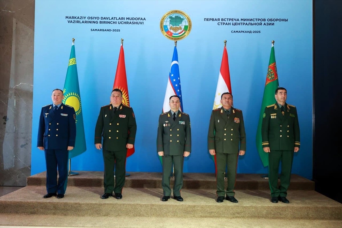 Orta Asya ülkeleri savunma bakanlarının ilk toplantısı Özbekistan’ın tarihi Semerkant şehrinde...