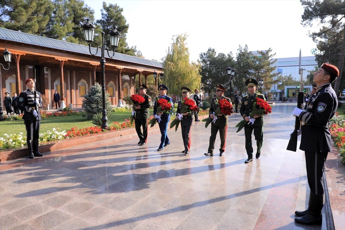 Orta Asya ülkeleri savunma bakanlarının ilk toplantısı Özbekistan’ın tarihi Semerkant şehrinde...