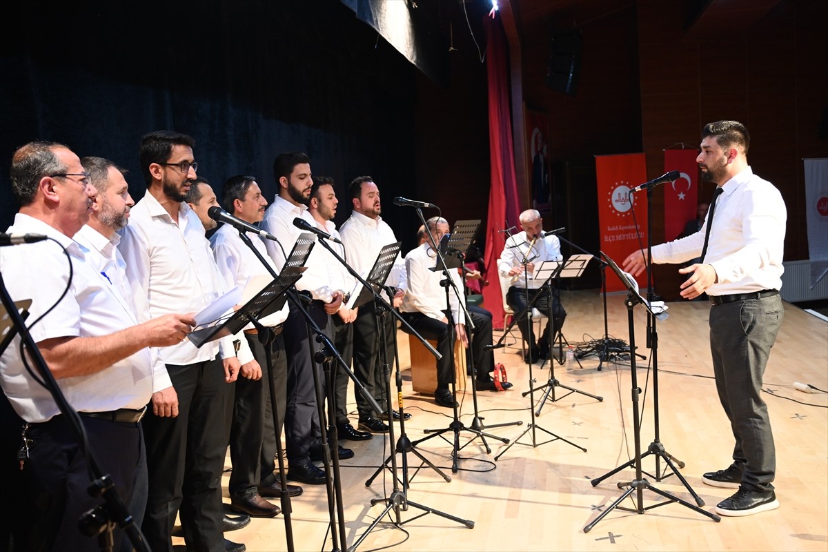Osmaniye'nin Kadirli ilçesinde müftülük tarafından "Makamla, Meşk'le, Gönülden Gönüle" musiki...