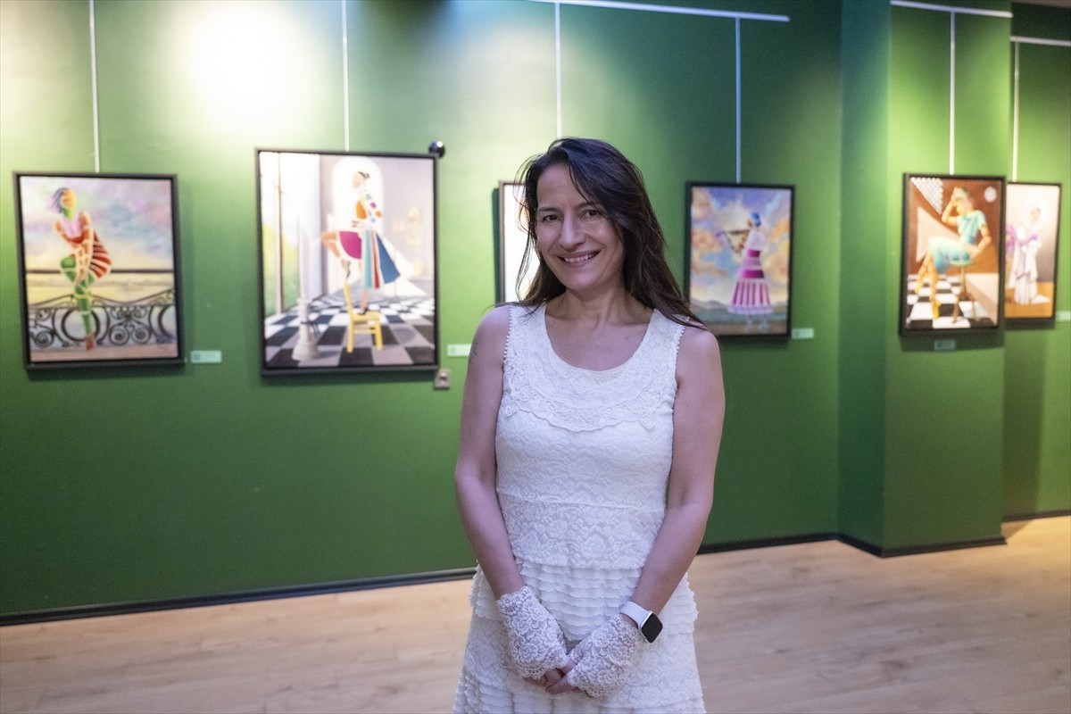 Ressam Nazende Yücel'in "Renkler ve Kadınlar" sergisi, başkentte Prime Yaşam-İM Sanat Galerisi'nde...