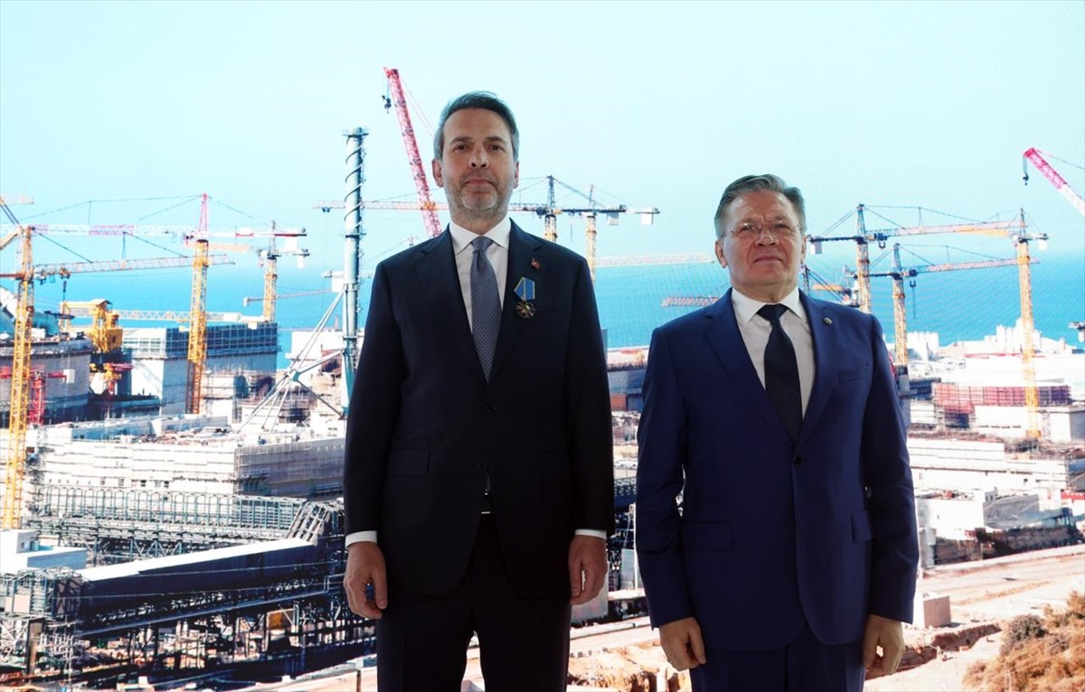 Rusya Enerji Haftası kapsamında Moskova'da bulunan Enerji ve Tabii Kaynaklar Bakanı Alparslan...