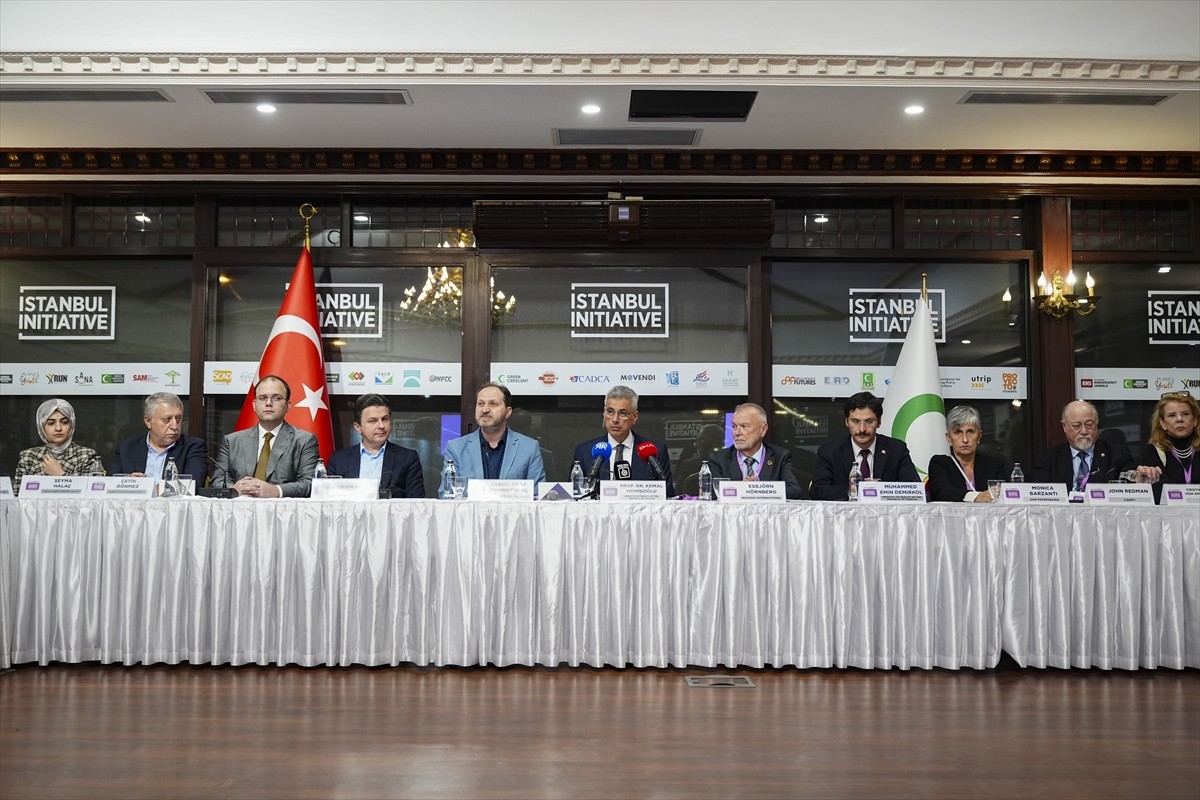 Sağlık Bakanı Kemal Memişoğlu, Yeşilay'ın ev sahipliğinde Sepetçiler Kasrı'nda düzenlenen 6....