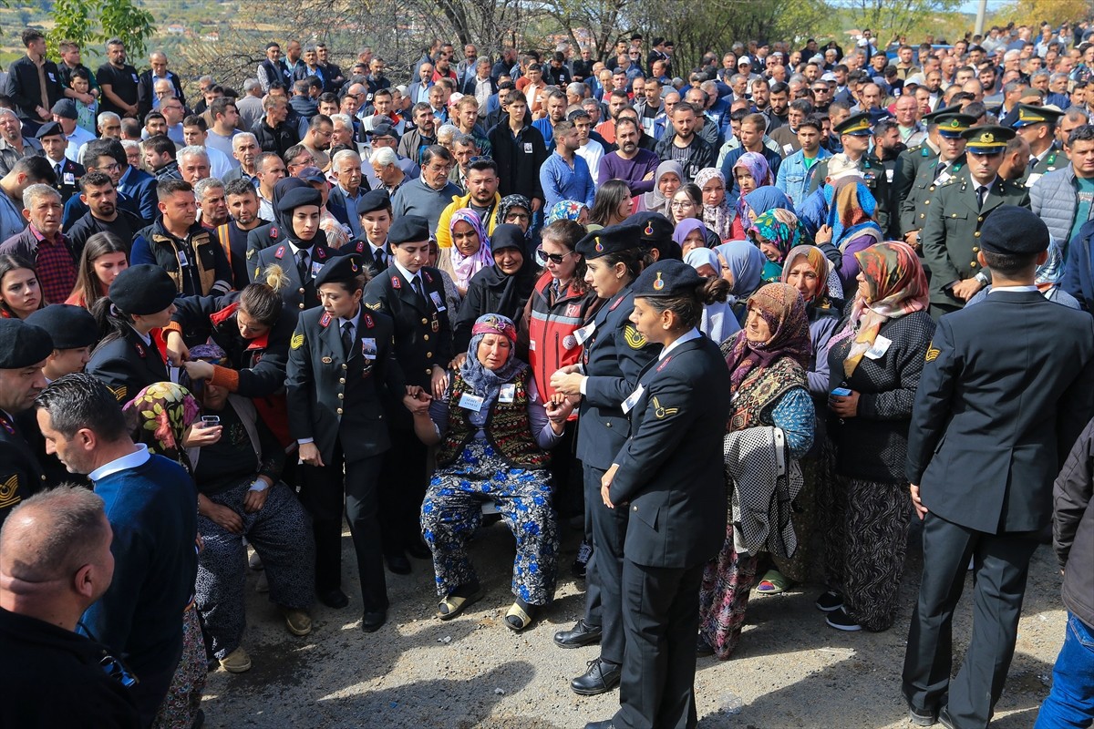 Sakarya'nın Akyazı ilçesindeki trafik kazasında şehit olan Jandarma Astsubay Kıdemli Çavuş Hakkı...