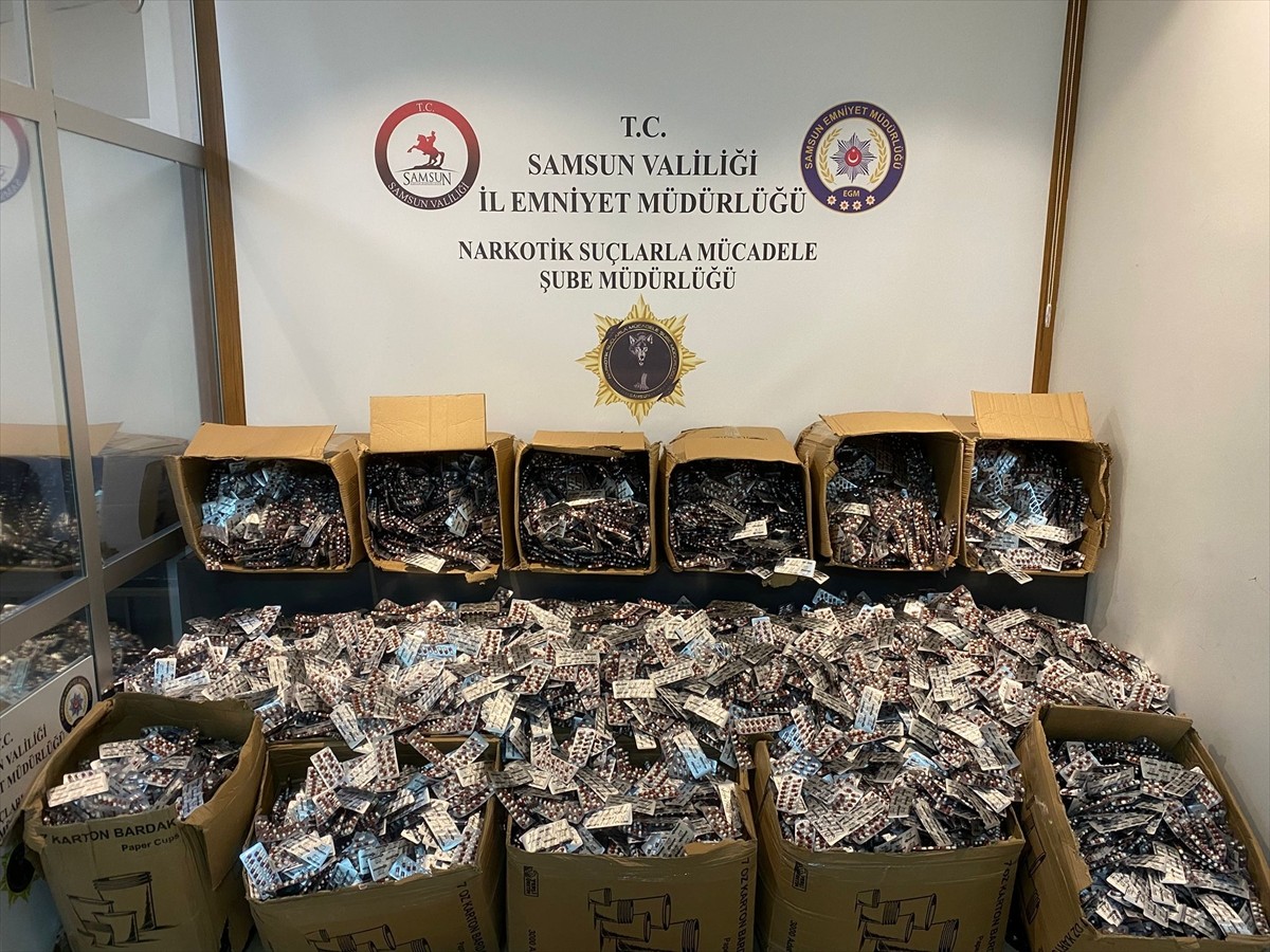 Samsun'un Atakum ilçesinde 215 bin uyuşturucu hap ele geçirildi, 2 şüpheli gözaltına...