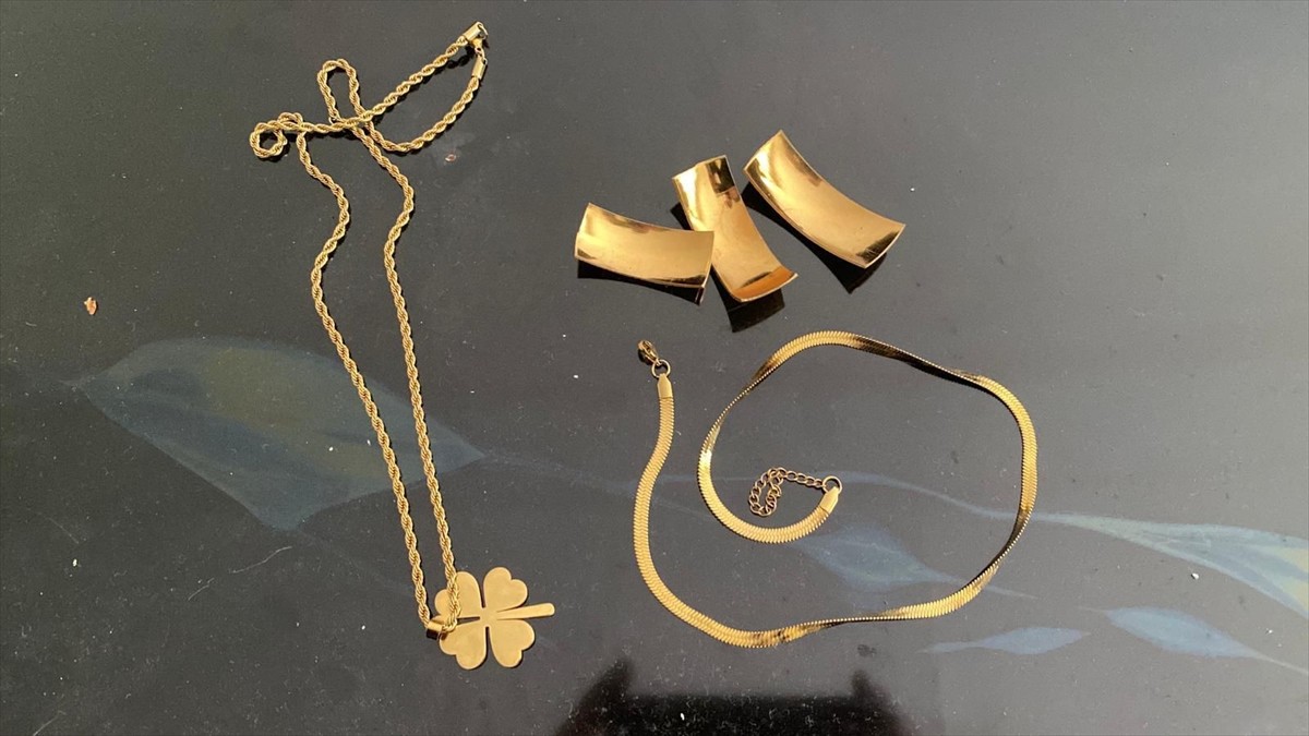 Samsun'un Atakum ilçesinde balkondan girdiği evlerden hırsızlık yapan şüpheli gözaltına alındı....