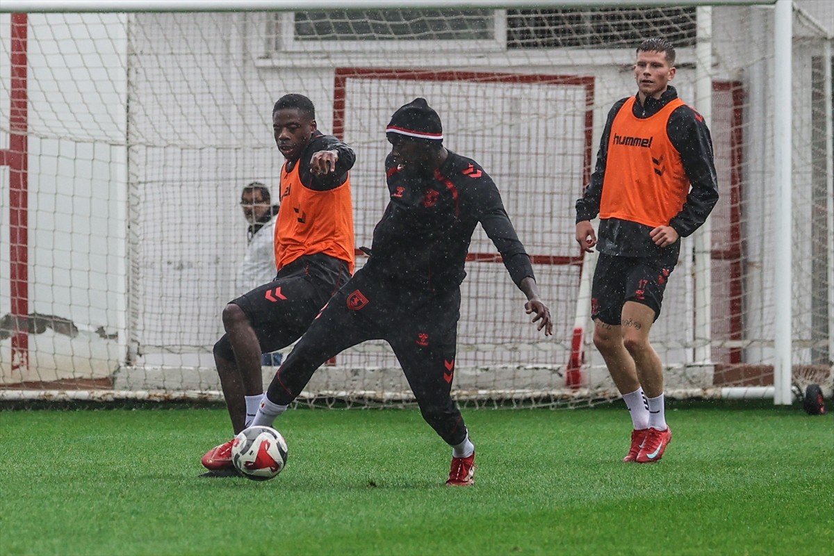 Samsunspor, Trendyol Süper Lig'in 9. haftasında deplasmanda Zecorner Kayserispor ile yapacağı...