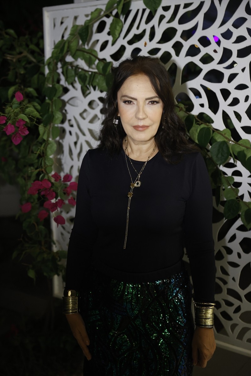 Sanatçı Yeşim Salkım, kız çocukları yararına Muğla'nın Bodrum ilçesinde konser verdi. Bodrum...