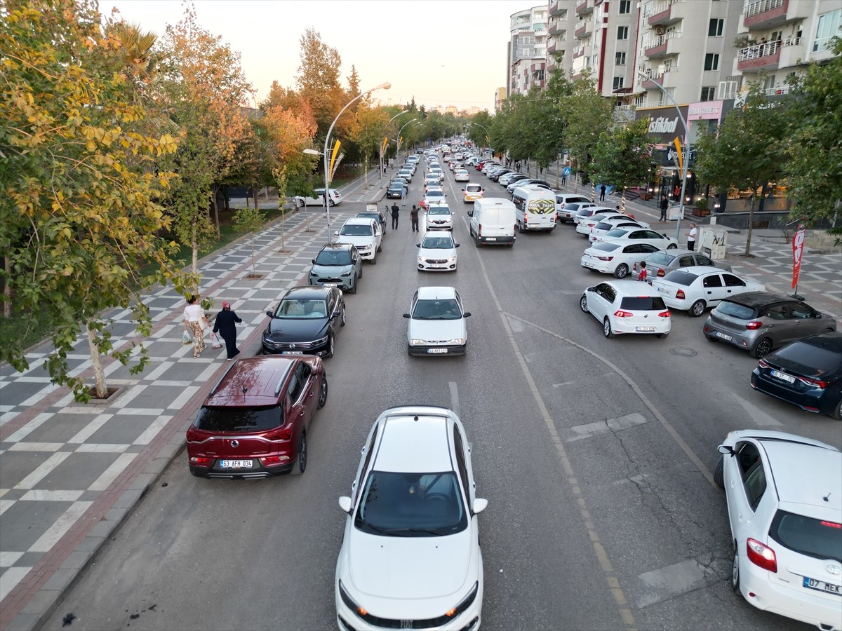 Şanlıurfa'nın Siverek ilçesinde düzenlenen araç konvoyuyla, İsrail'in Gazze'ye insani yardım...