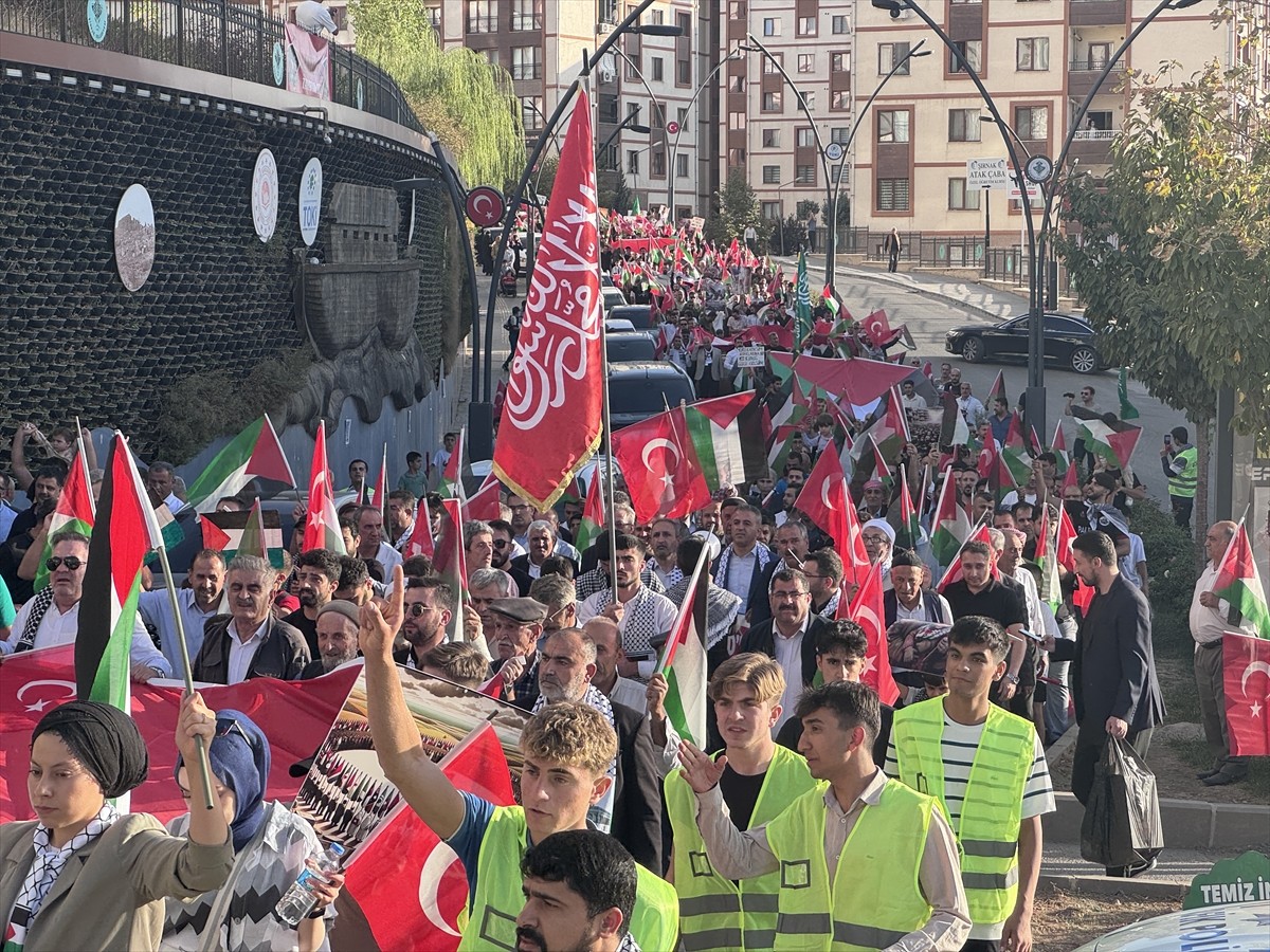 Şırnak’ta İsrail’in Filistin saldırıları yapılan yürüyüşle telin edildi. Şehr-i Nuh Platformu...
