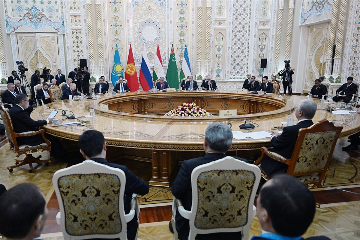 Tacikistan'ın başkenti Duşanbe'de Orta Asya-Rusya Zirvesi başladı. Tacikistan Cumhurbaşkanı...