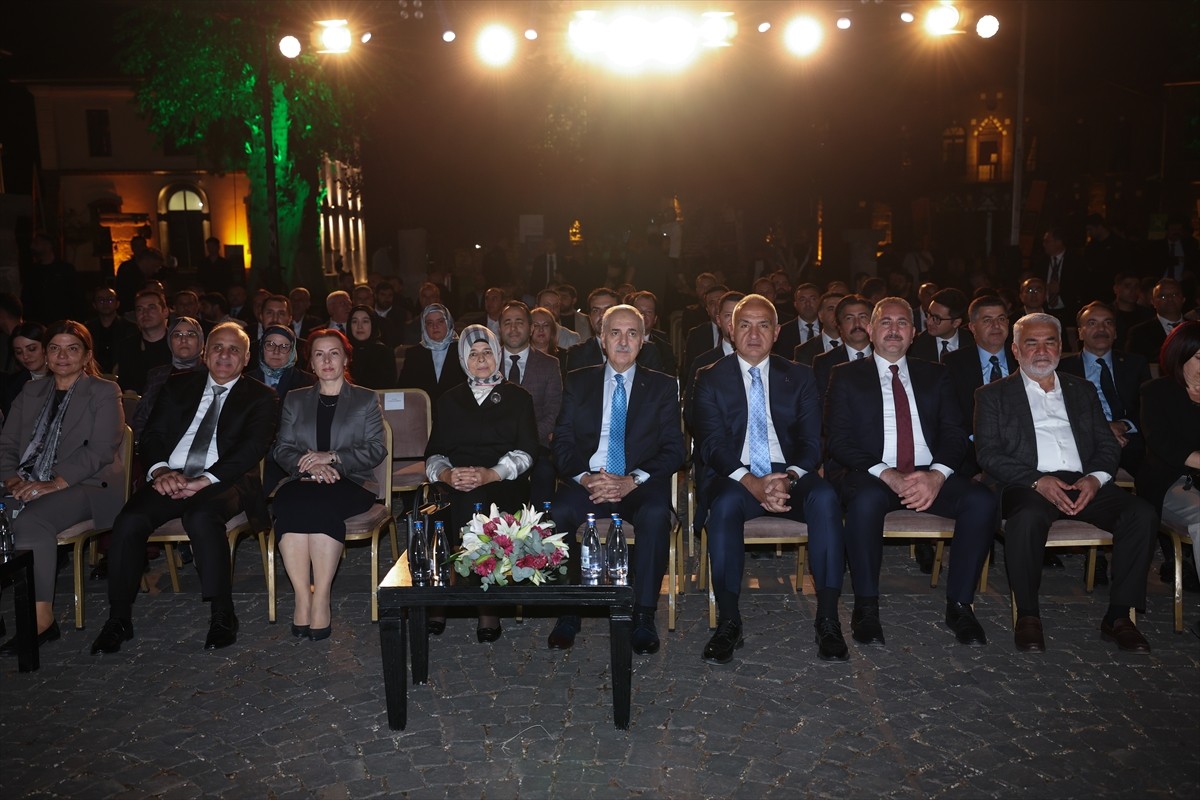 TBMM Başkanı Numan Kurtulmuş, Diyarbakır'daki temasları kapsamında, beraberindeki Kültür ve Turizm...