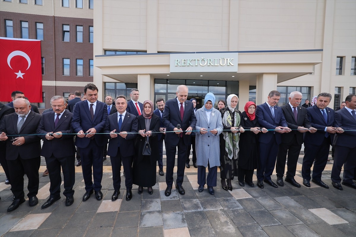 TBMM Başkanı Numan Kurtulmuş, Tokat Gaziosmanpaşa Üniversitesinin (TOGÜ) yeni rektörlük binasının...