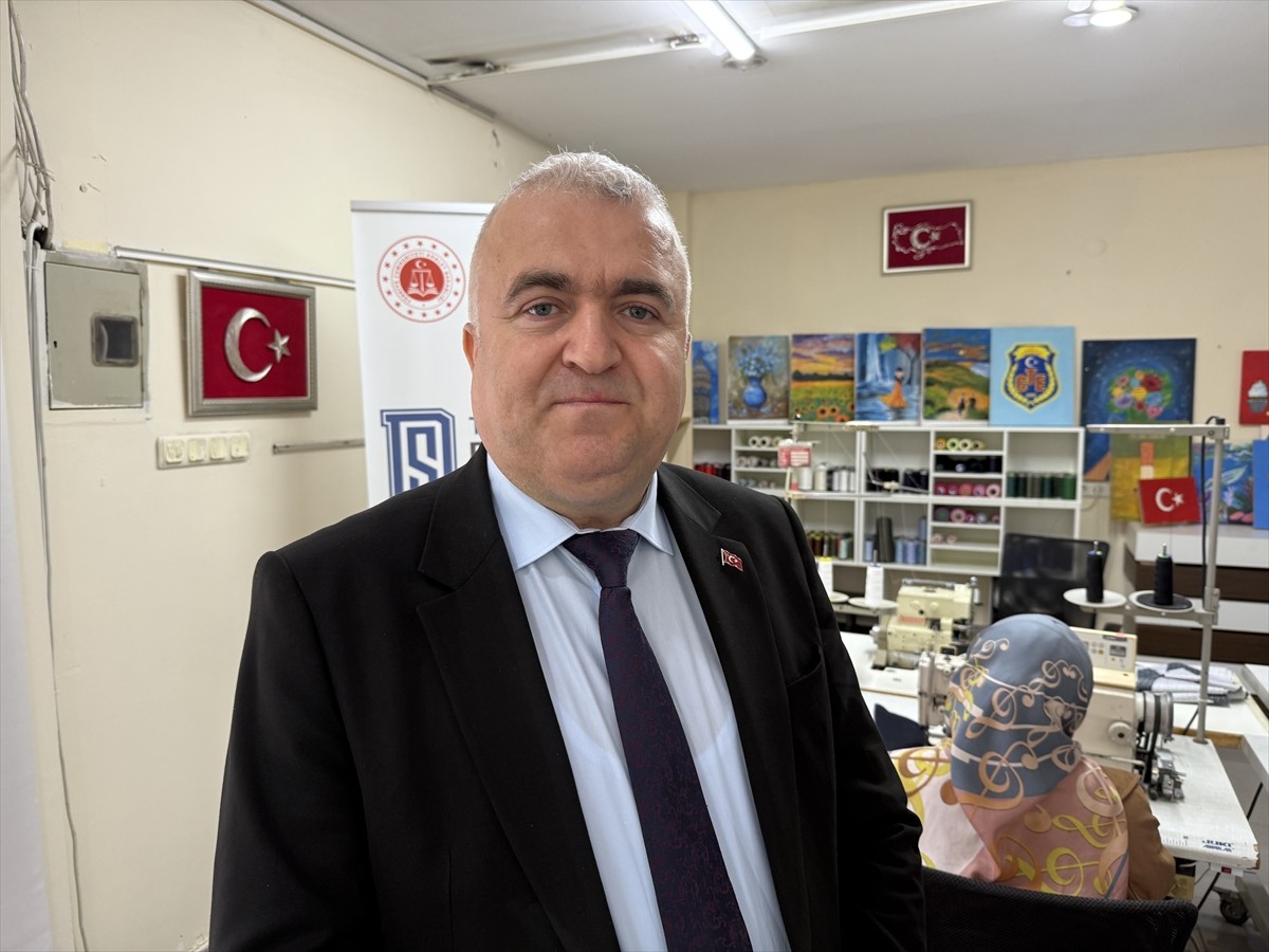 Tekirdağ Denetimli Serbestlik Müdürlüğünün kurslarına katılan yükümlüler, mesleki eğitimin...