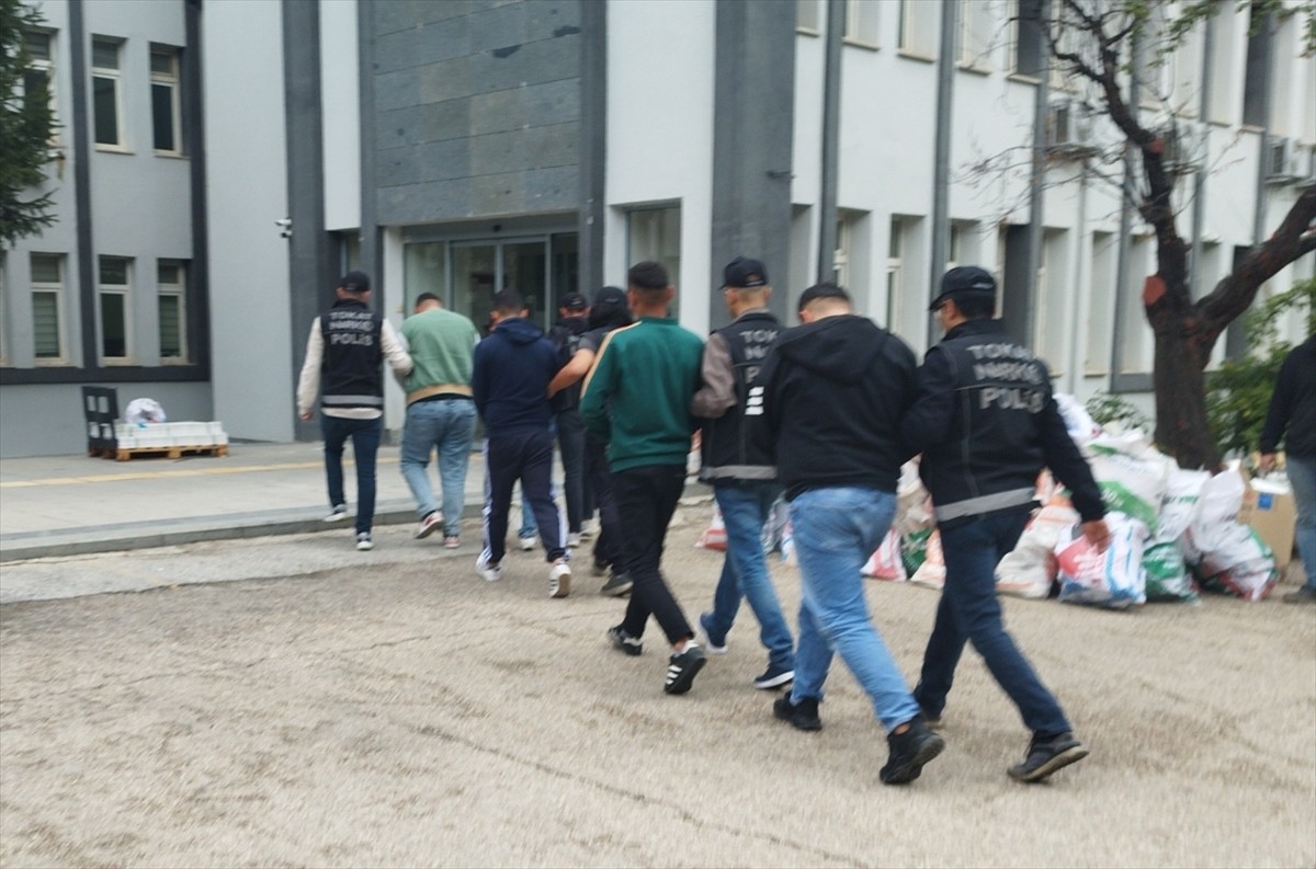 Tokat'ta düzenlenen uyuşturucu operasyonunda yakalanan 5 şüpheliden 1'i tutuklandı.
