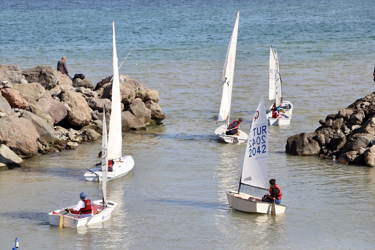 Trabzon'da, 29 Ekim Cumhuriyet Bayramı etkinlikleri kapsamında Cumhuriyet Kupası Yelken Yarışları...