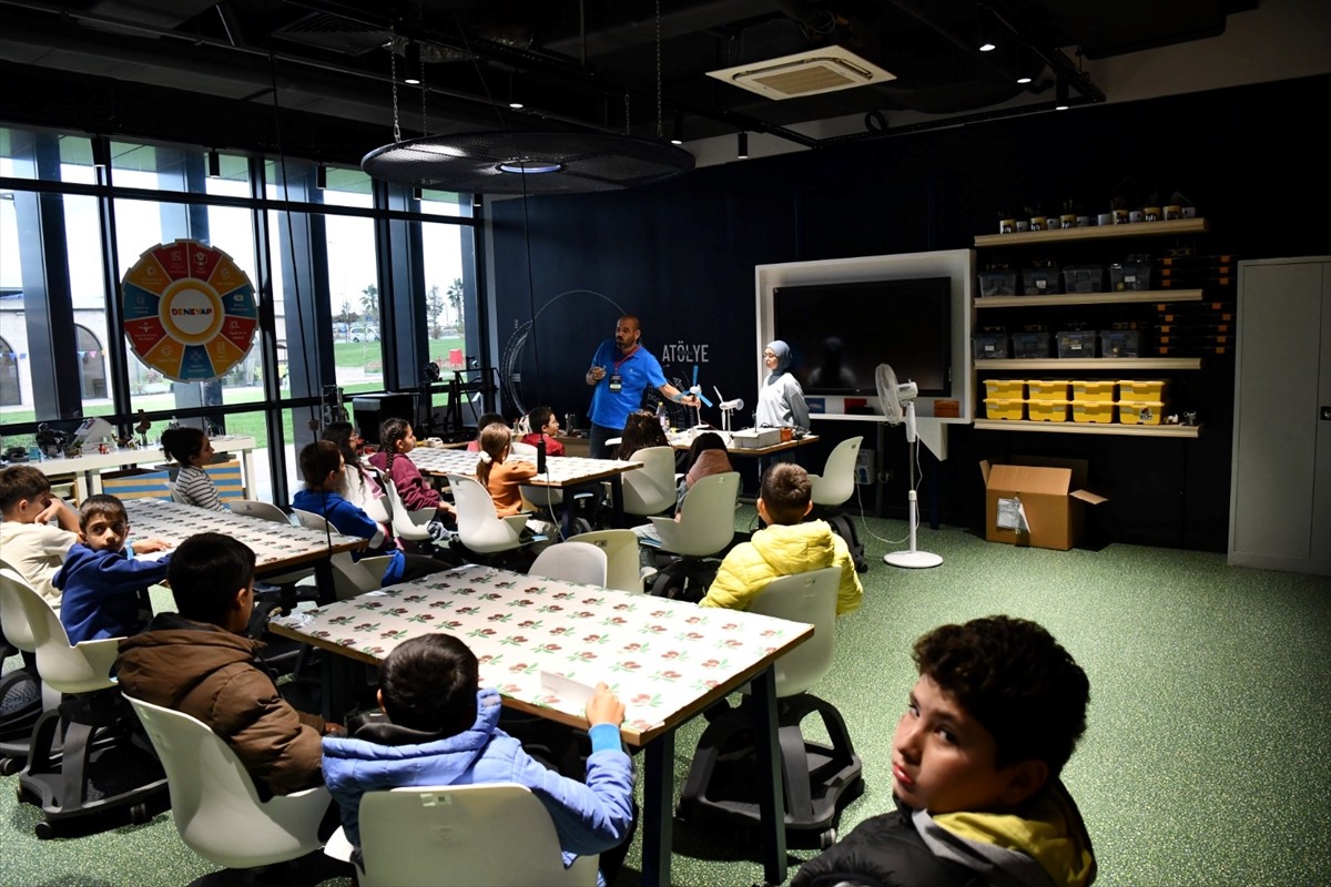 Trabzon'da organize edilen "Bilim Festivali" üç günde yaklaşık 200 bin kişiyi ağırladı. "Bilimle...