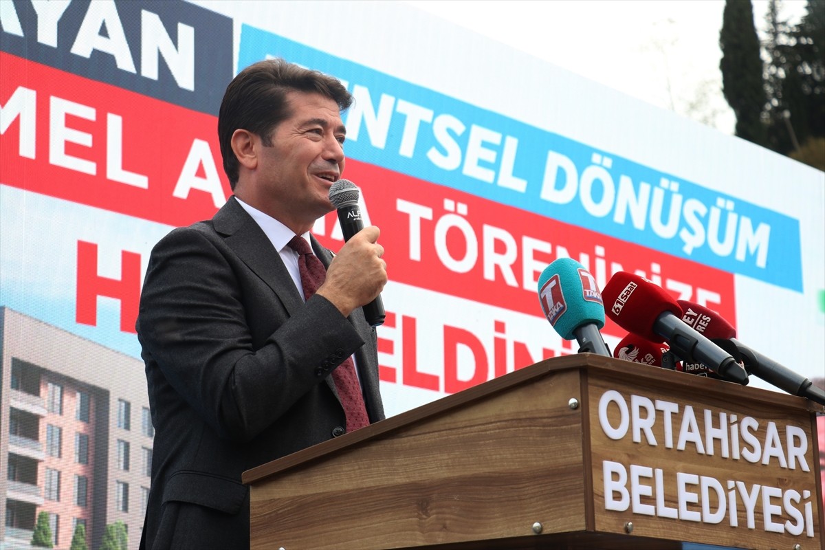 Trabzon'un Çağlayan Mahallesi'nde uygulanacak kentsel dönüşüm projesinin temeli törenle atıldı....