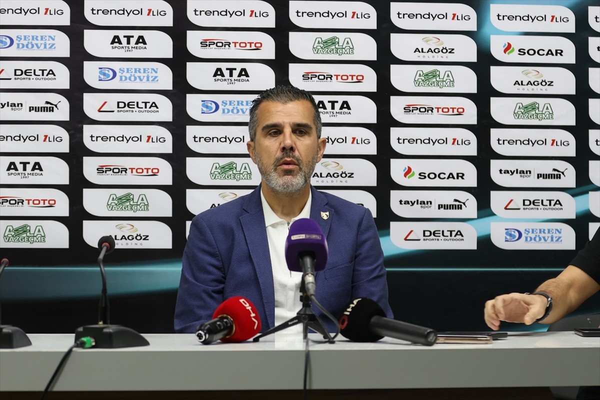 Trendyol 1. Lig'in 9. haftasında Iğdır FK, İstanbulspor ile karşılaştı. Iğdır FK Teknik Direktörü...