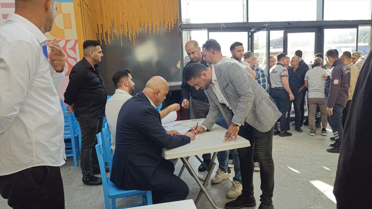 Trendyol 1. Lig ekiplerinden Hatayspor Kulübü'nün olağanüstü genel kurulu, yeterli çoğunluk...