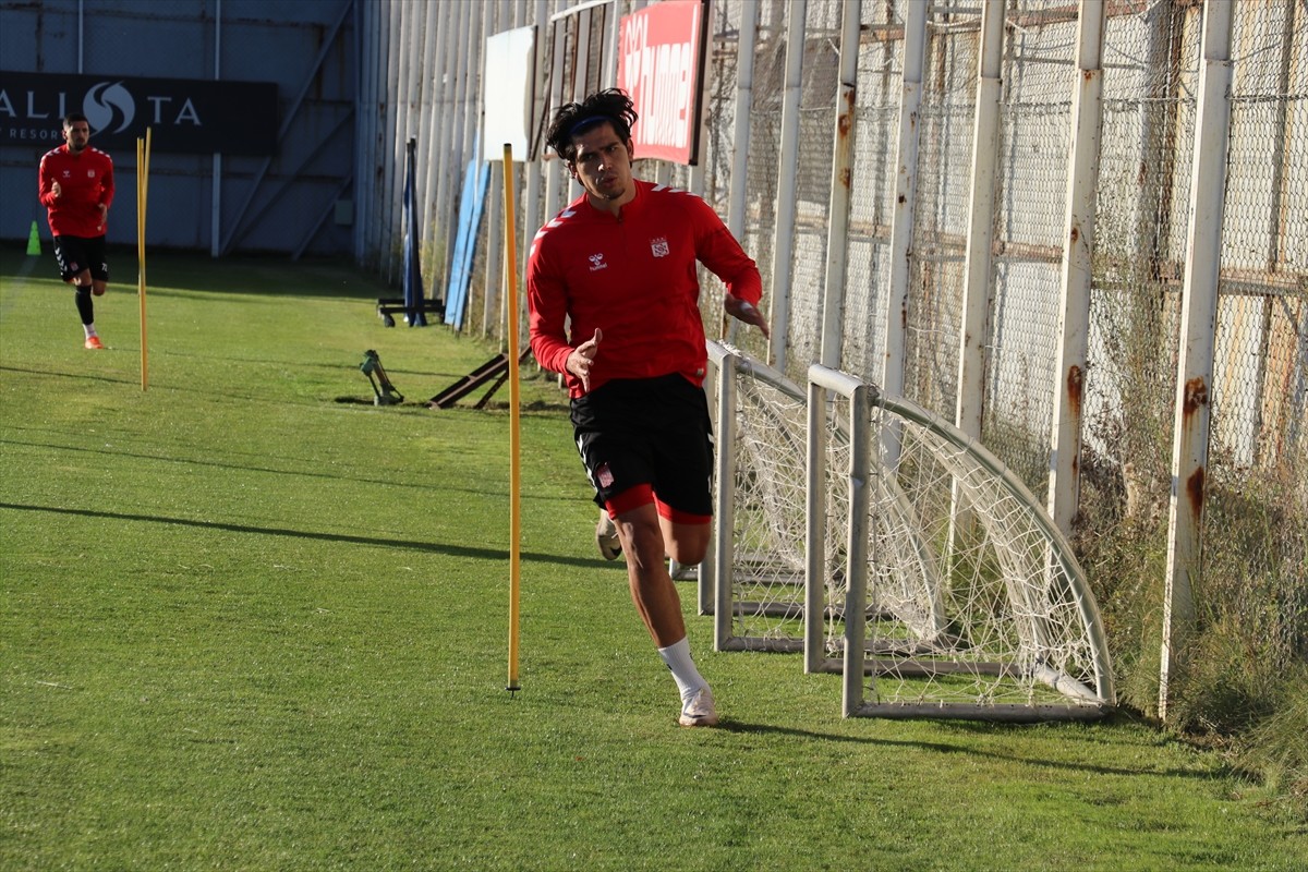 Trendyol 1. Lig ekiplerinden Özbelsan Sivasspor, deplasmanda oynayacakları Emre Gökdemir İnşaat...