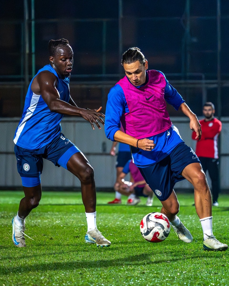 Trendyol Süper Lig'in 3. haftasından ertelenen maçta RAMS Başakşehir'i konuk edecek Çaykur...