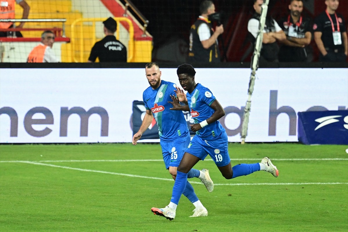 Trendyol Süper Lig'in 8. haftasında Hesap.com Antalyaspor ile Çaykur Rizespor, Corendon Airlines...